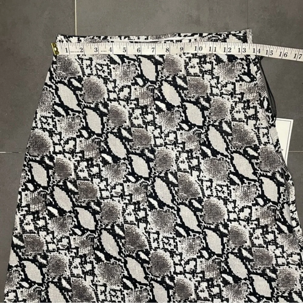 HAVE Fashion Black & White Snake‎ Skin Midi Skirt
